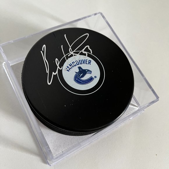SOLD - Bo Horvat NHL Vancouver Canucks Signed Autograph Model Hockey Puck - Picture 2 of 4
